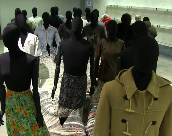 La mostra Ombra di tutti è aperta fino all’11 gennaio alla Casa della Memoria di Milano: guarda il video