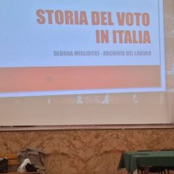 «Se non voti, qualcun altro decide per te»: la storia del voto alle donne insegna il valore della cittadinanza democratica