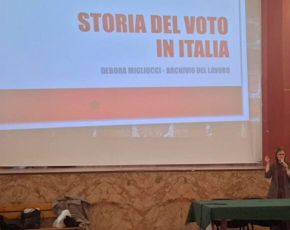 «Se non voti, qualcun altro decide per te»: la storia del voto alle donne insegna il valore della cittadinanza democratica «Se non voti, qualcun altro decide per te»: la storia del voto alle donne insegna il valore della cittadinanza democratica